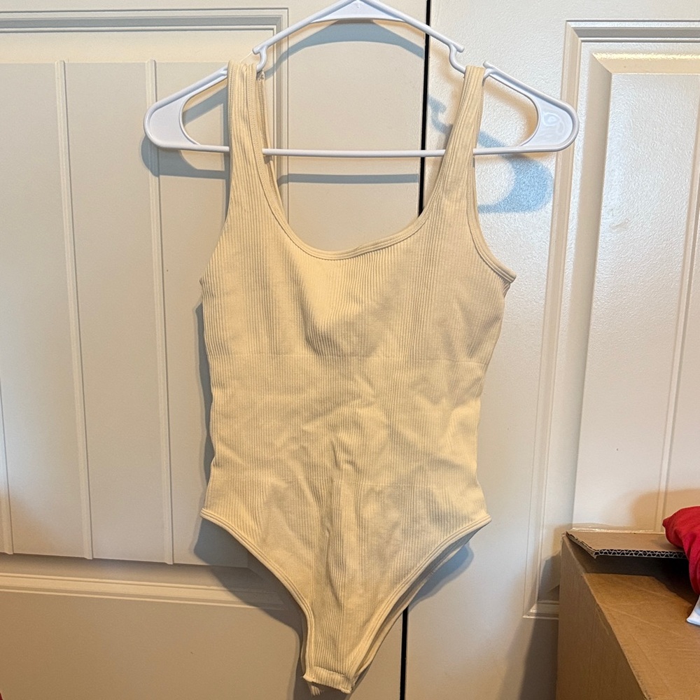 SHEIN Cream Ribbed Kids Bodysuit